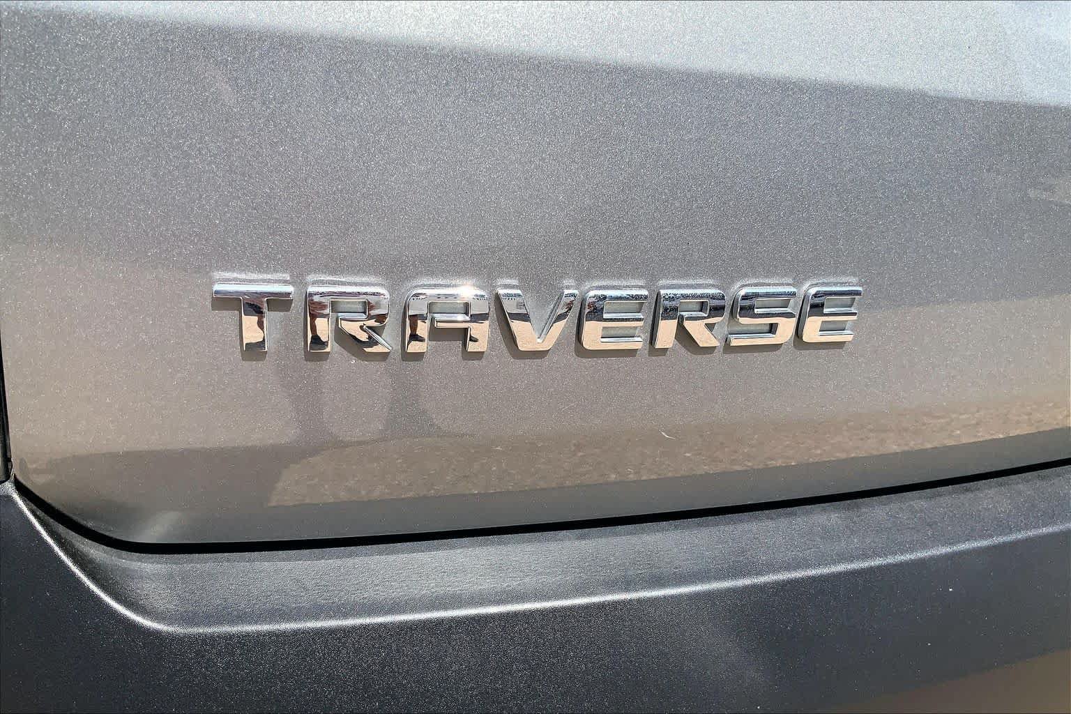 Used 2023 Chevrolet Traverse LS w/ Safety Package FWD image 10