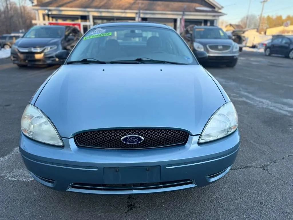 Used 2005 Ford Taurus SE FWD image 2