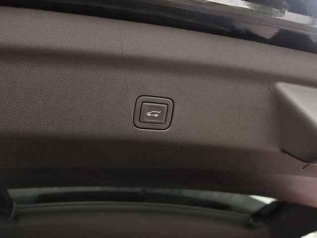 Certified 2023 GMC Yukon SLT w/ SLT Premium Package AWD/4WD image 10