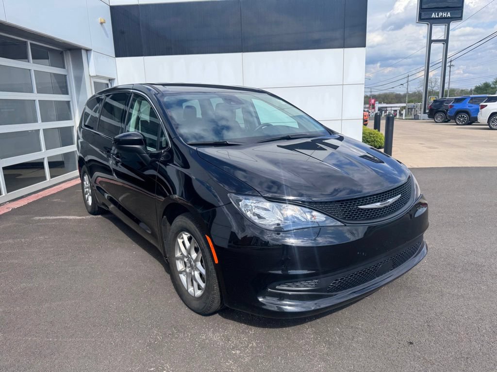 Used 2024 Chrysler Voyager LX FWD image 7
