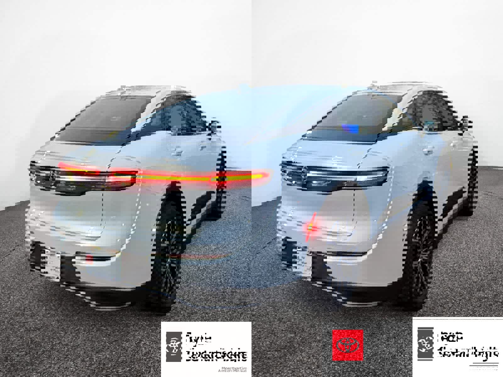 Used 2023 Toyota Crown XLE image 5