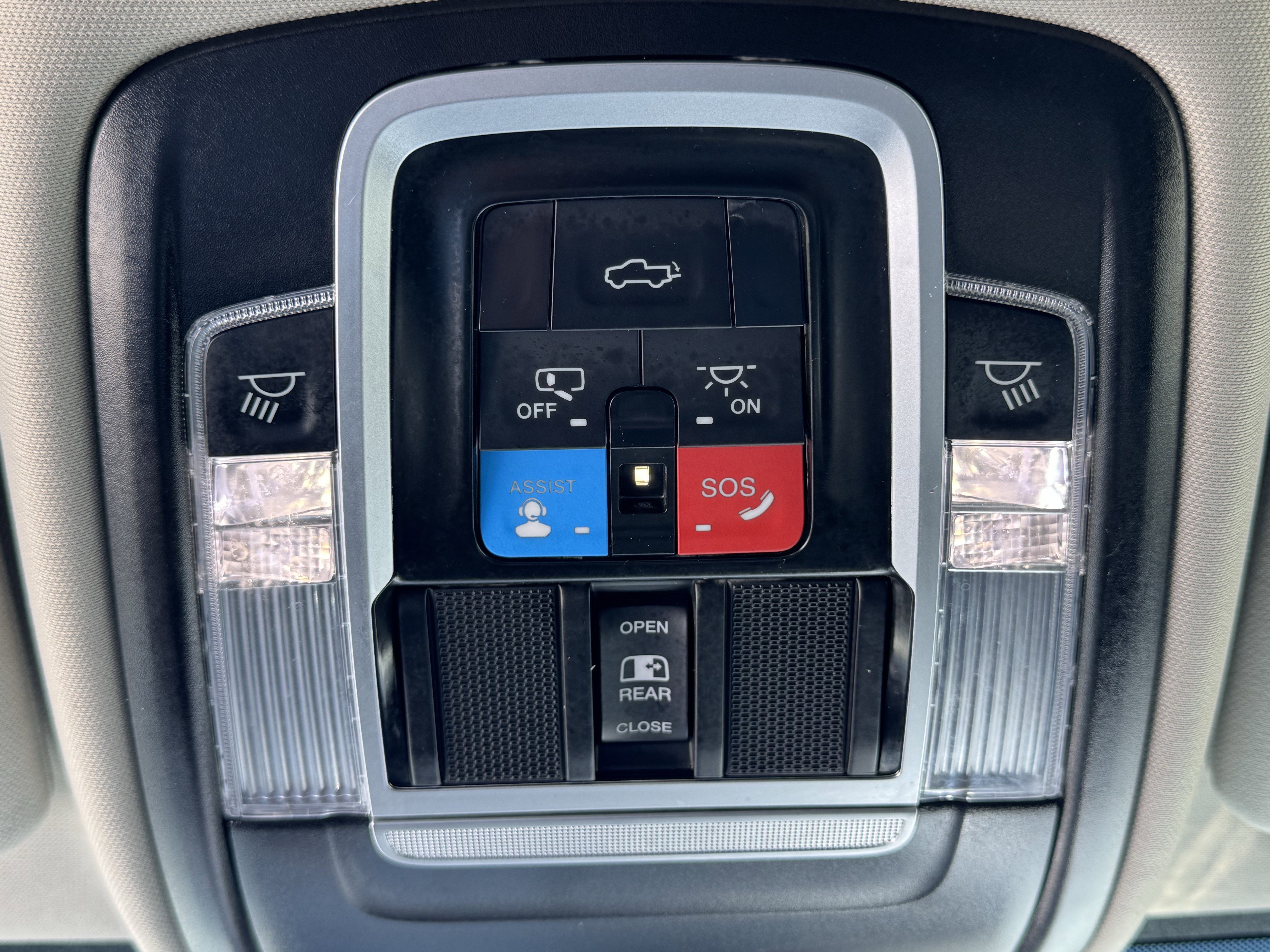 Used 2024 RAM 2500 Laramie image 24