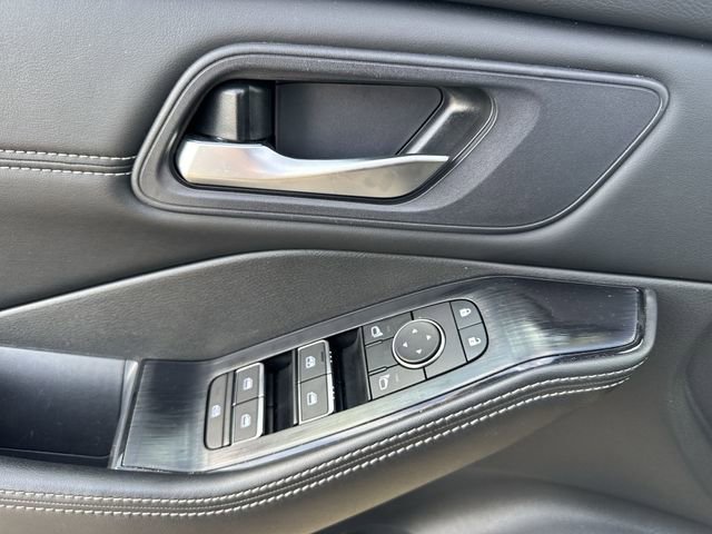 Used 2024 Nissan Rogue SL image 23