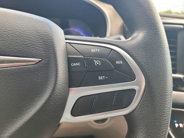 Used 2018 Chrysler Pacifica LX image 26