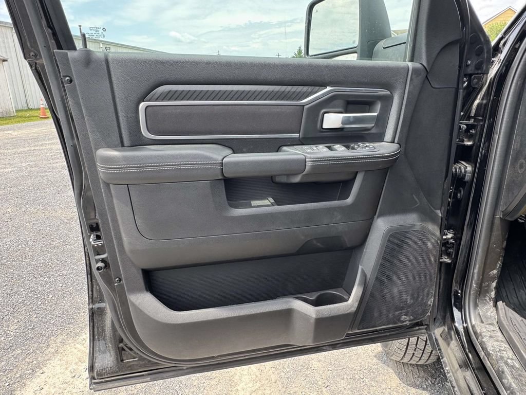 New 2026 RAM 3500 Big Horn AWD/4WD image 25