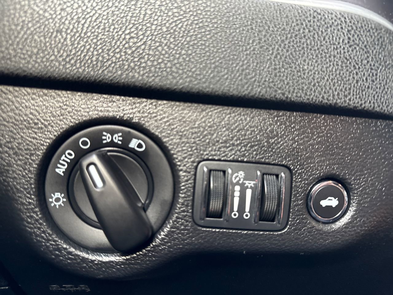 Used 2020 Dodge Charger SXT w/ Blacktop Package image 27