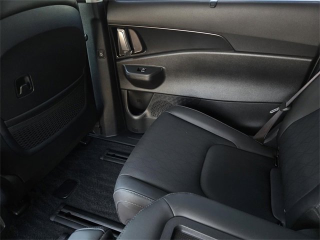 Certified 2025 Kia Carnival SX w/ SX Dark Edition Package image 16