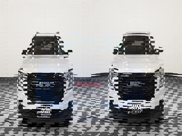 Used 2024 GMC Terrain SLT w/ Elevation Edition image 3