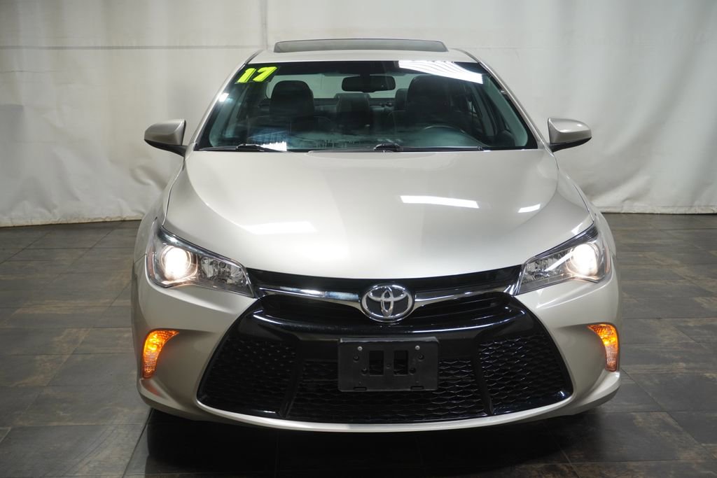 Used 2017 Toyota Camry SE w/ Moonroof Package FWD image 8