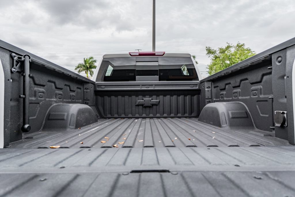 Used 2025 Chevrolet Silverado 1500 LT AWD/4WD image 43