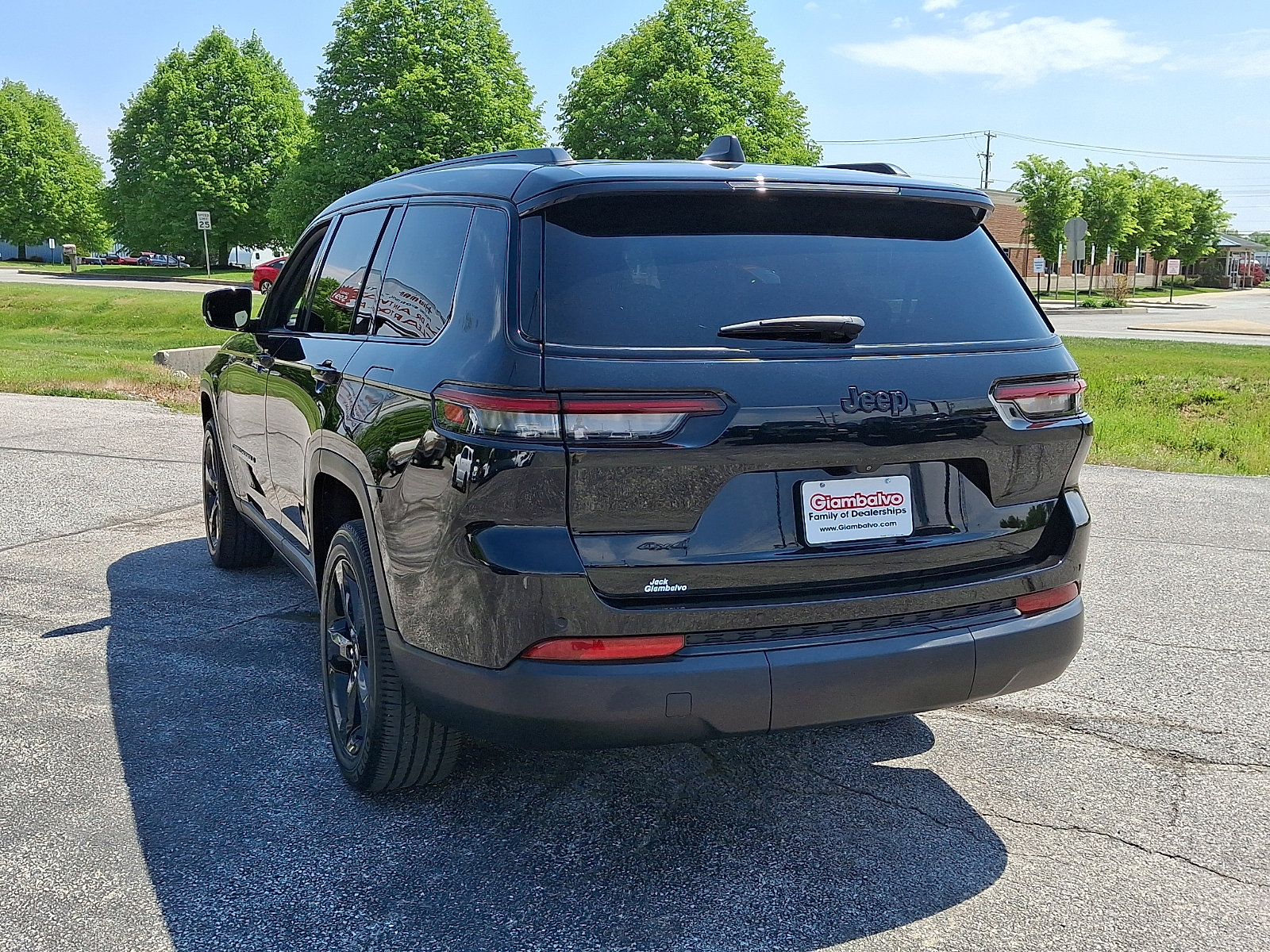 Certified 2023 Jeep Grand Cherokee L Laredo AWD/4WD image 9