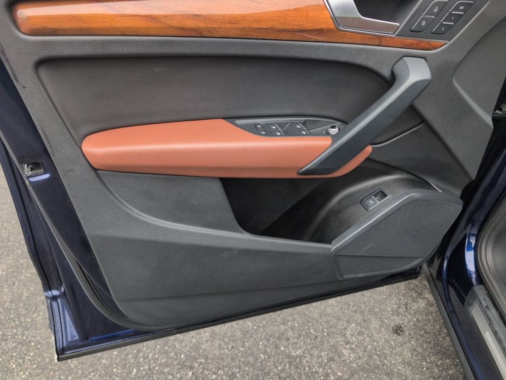 Used 2023 Audi Q5 2.0T Premium w/ Convenience Package image 11