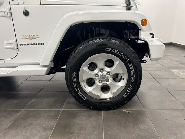 Used 2014 Jeep Wrangler Sahara w/ Dual Top Group AWD/4WD image 30