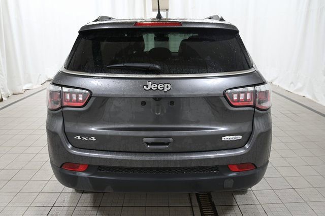 Used 2024 Jeep Compass Latitude image 11