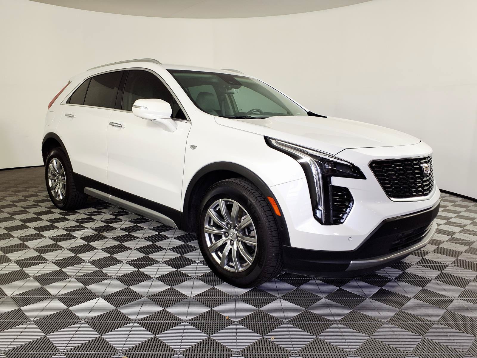 Certified 2023 Cadillac XT4 Premium Luxury w/ Technology Package AWD/4WD image 3