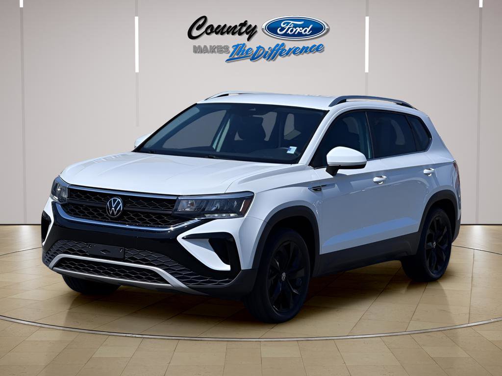 Used 2023 Volkswagen Taos SE w/ Black Wheel Package AWD/4WD image 2