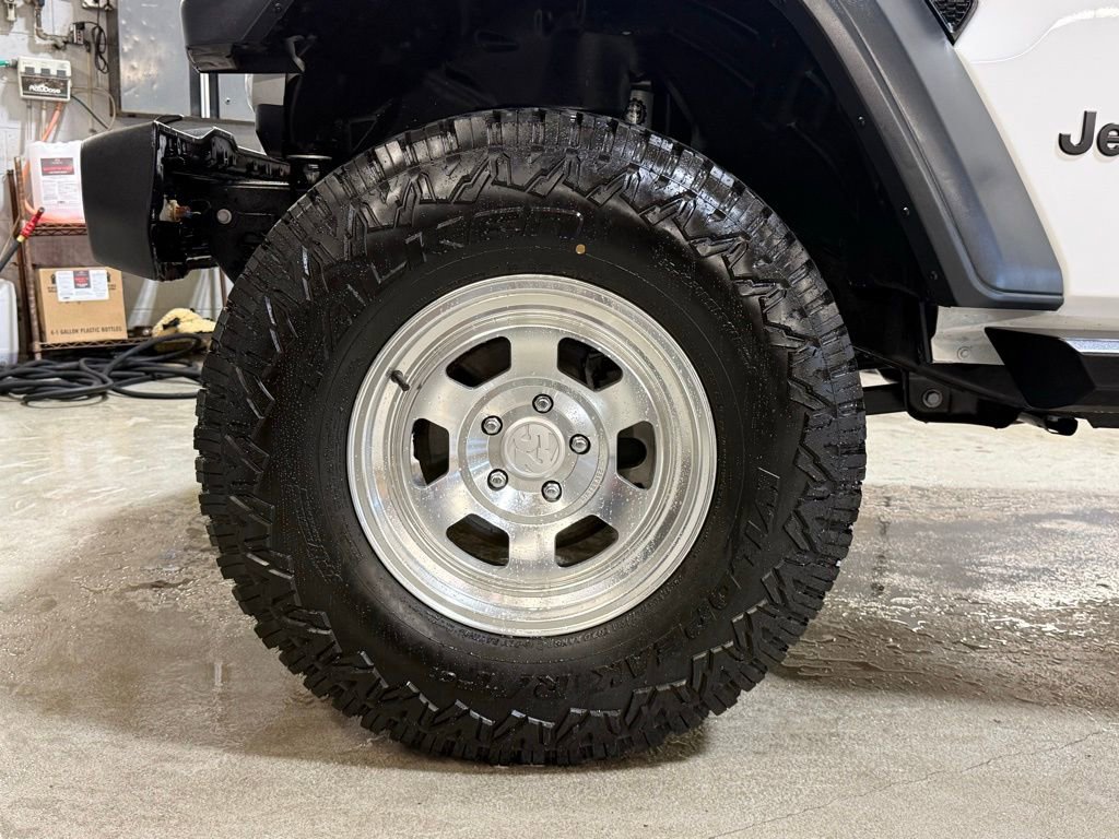 Certified 2025 Jeep Wrangler Sport image 33