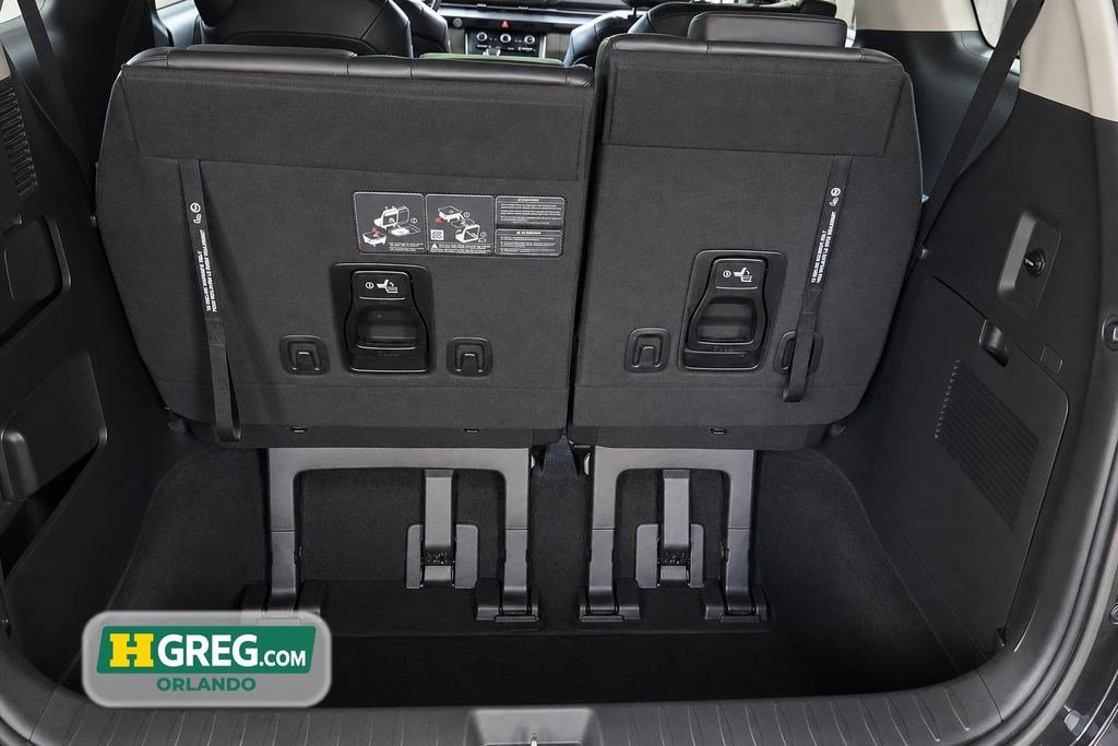 Used 2024 Kia Carnival LX FWD image 17