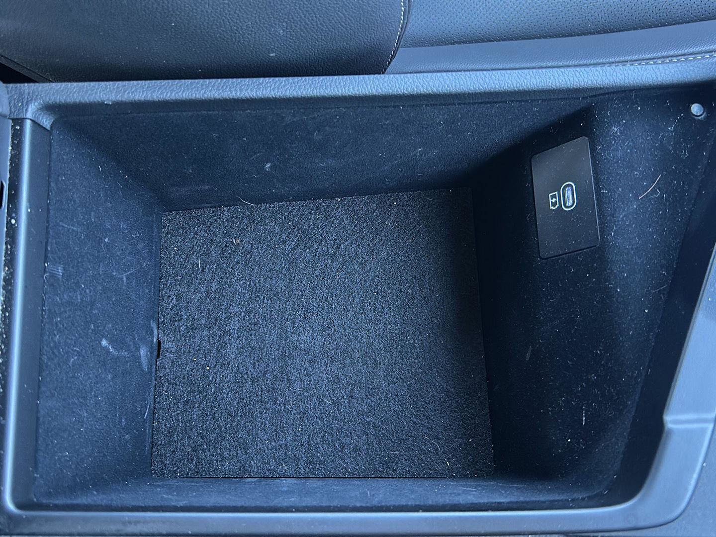 Used 2025 Genesis G70 2.5T image 21