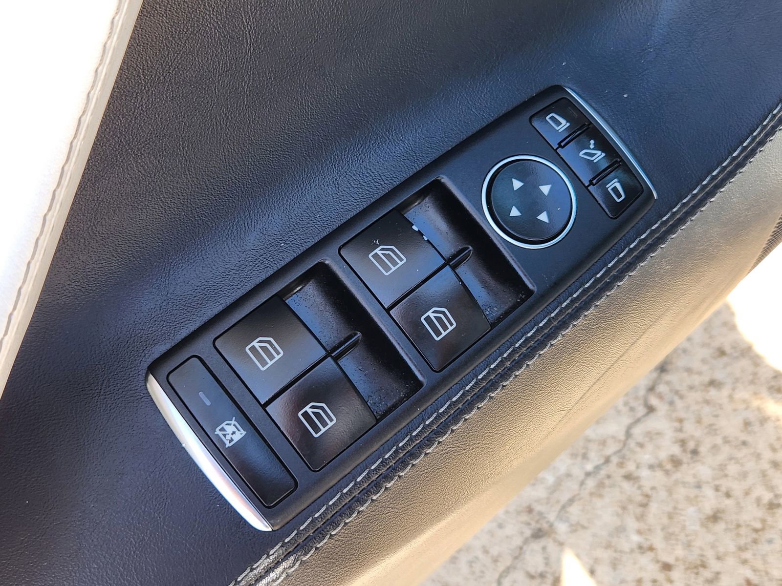 Used 2019 Tesla Model S AWD image 30