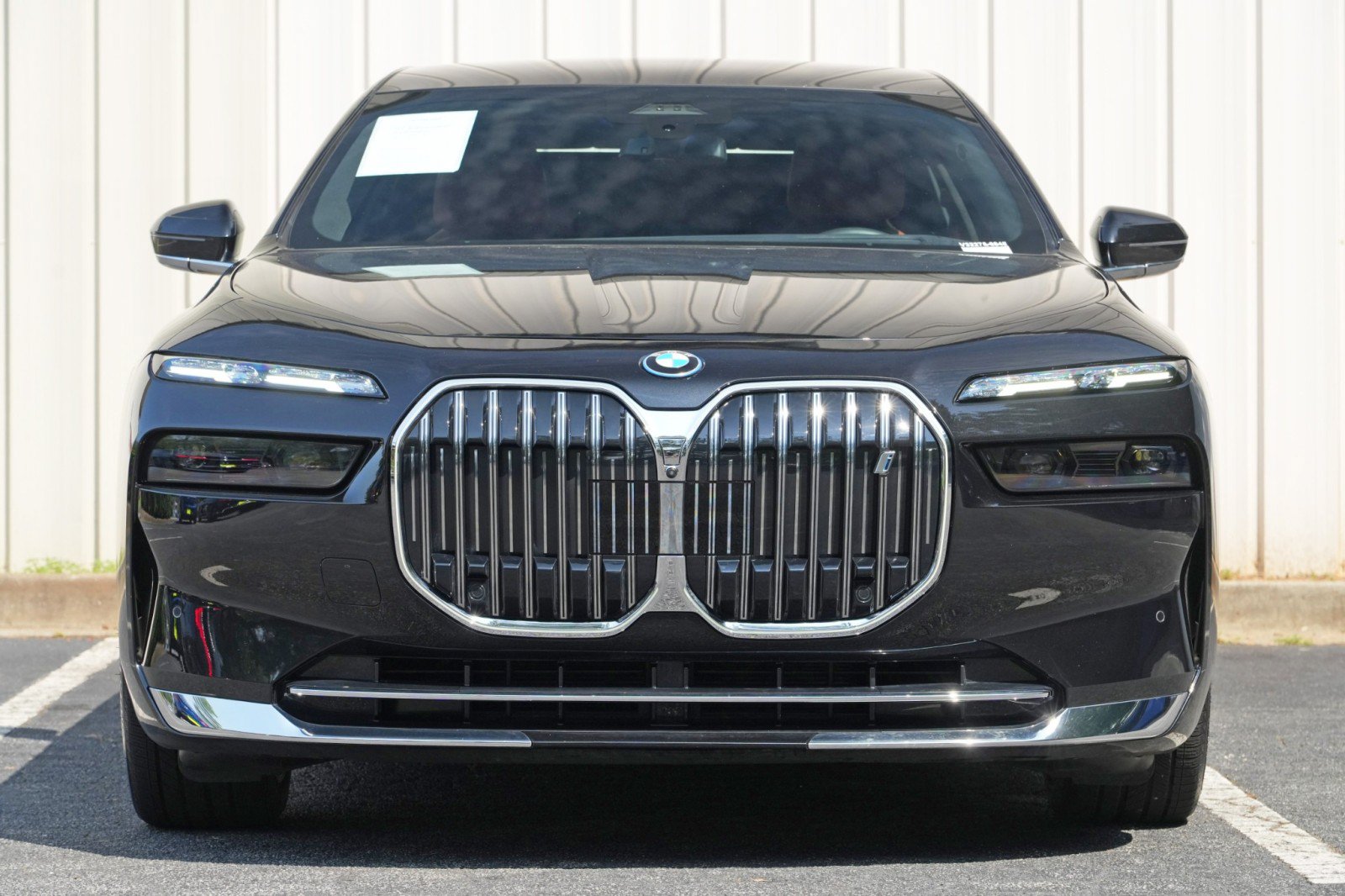 Used 2025 BMW i7 xDrive60 w/ Executive Package AWD/4WD image 7