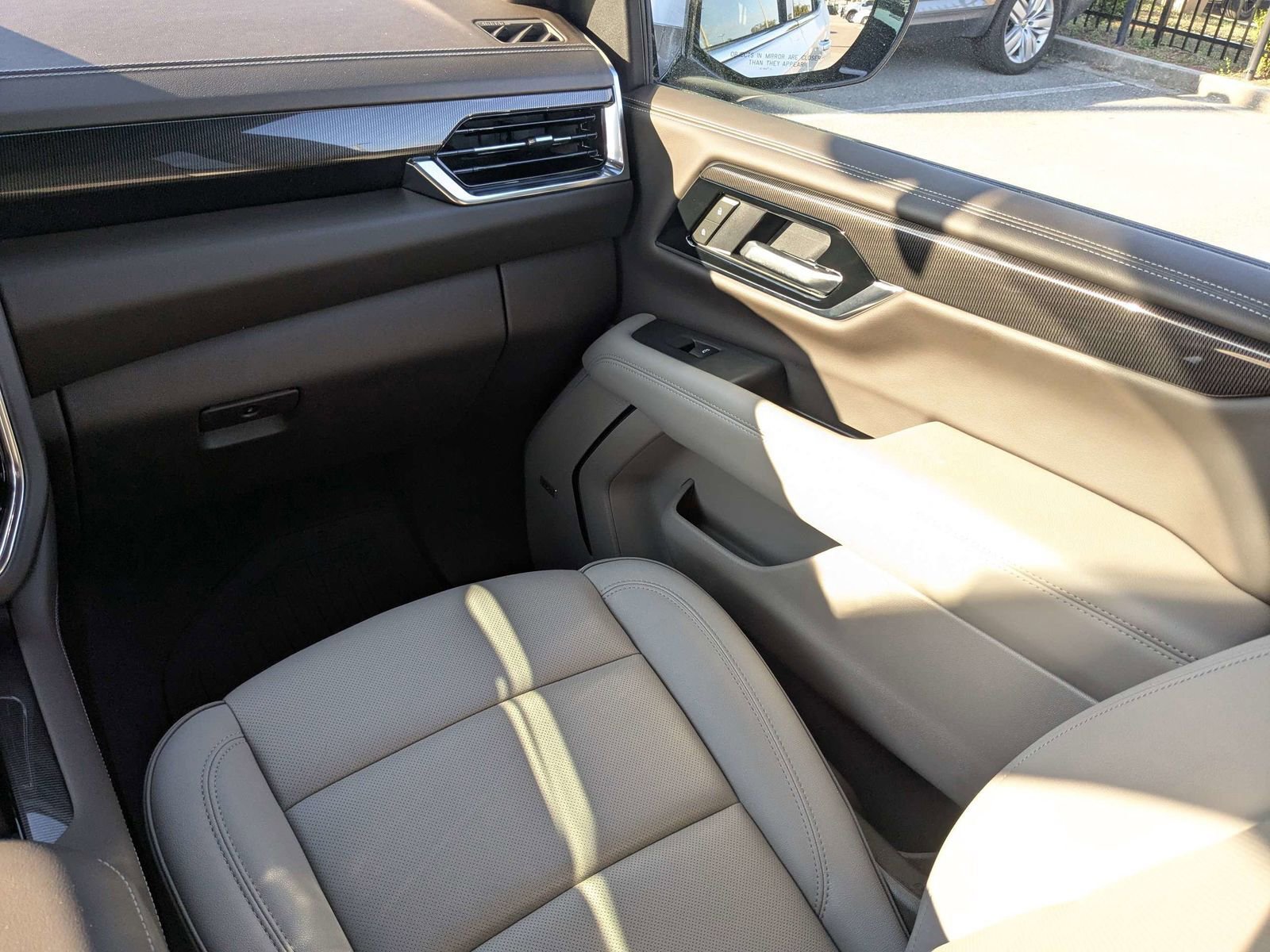 Used 2025 GMC Yukon Elevation image 18