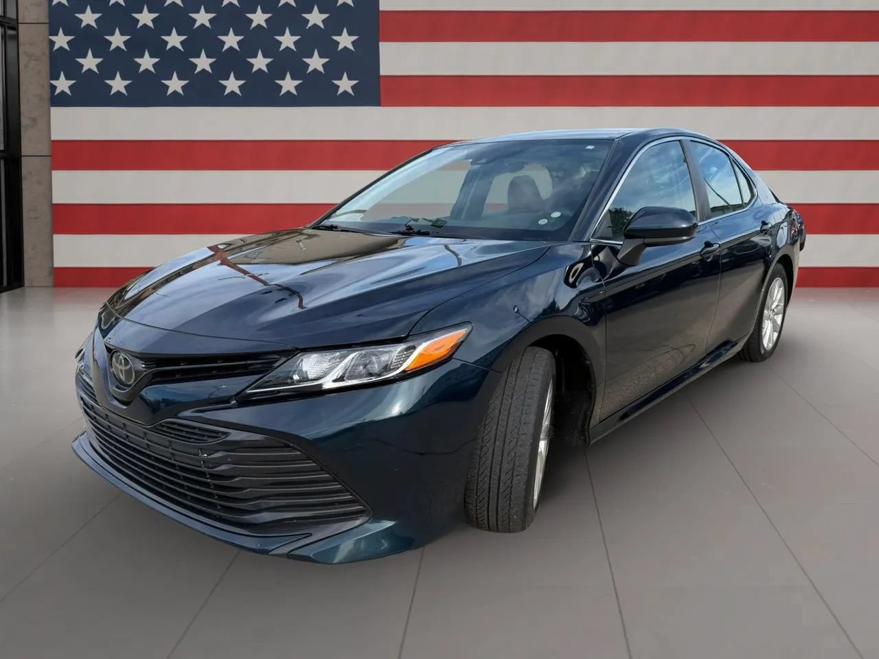 Used 2019 Toyota Camry LE FWD image 3