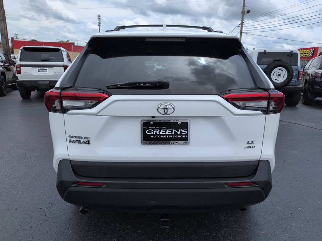 Certified 2021 Toyota RAV4 LE AWD/4WD image 4