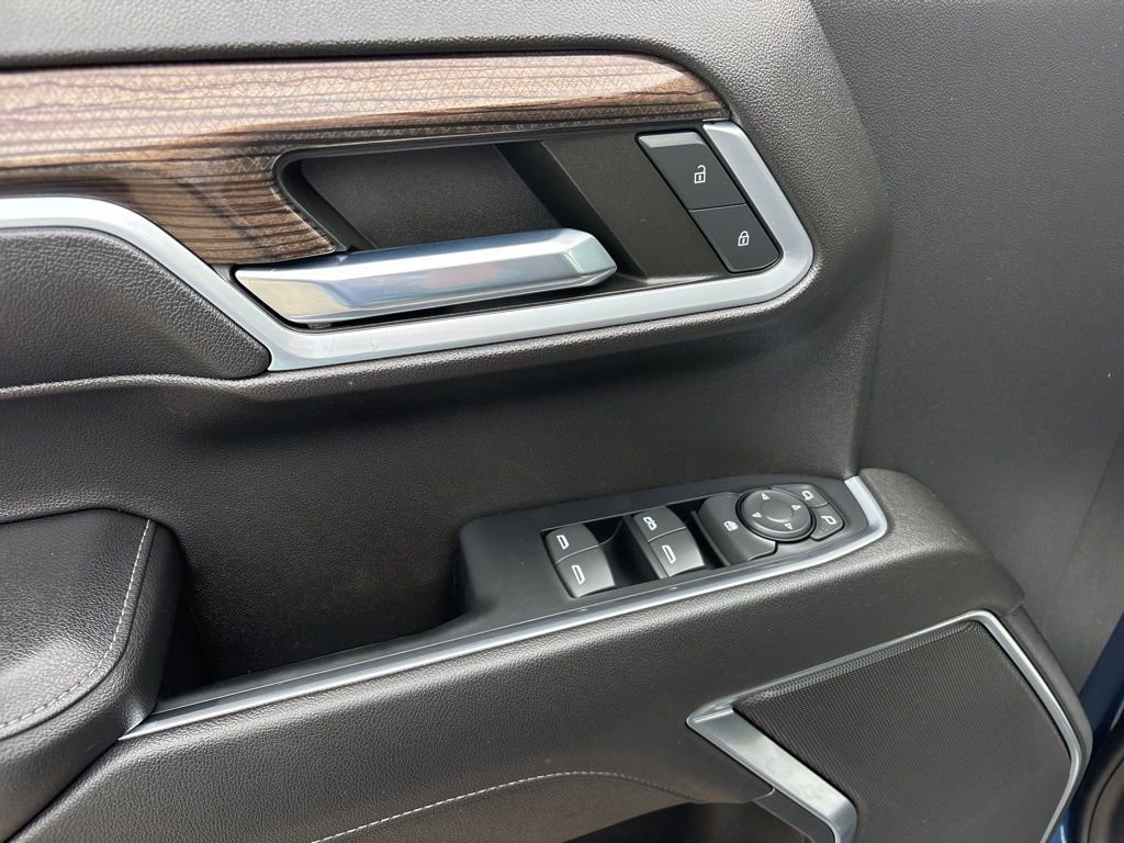 Used 2022 Chevrolet Silverado 1500 LT AWD/4WD image 6