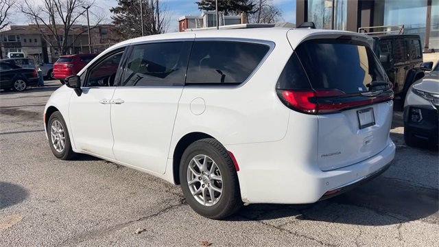 Used 2024 Chrysler Pacifica Touring-L image 22