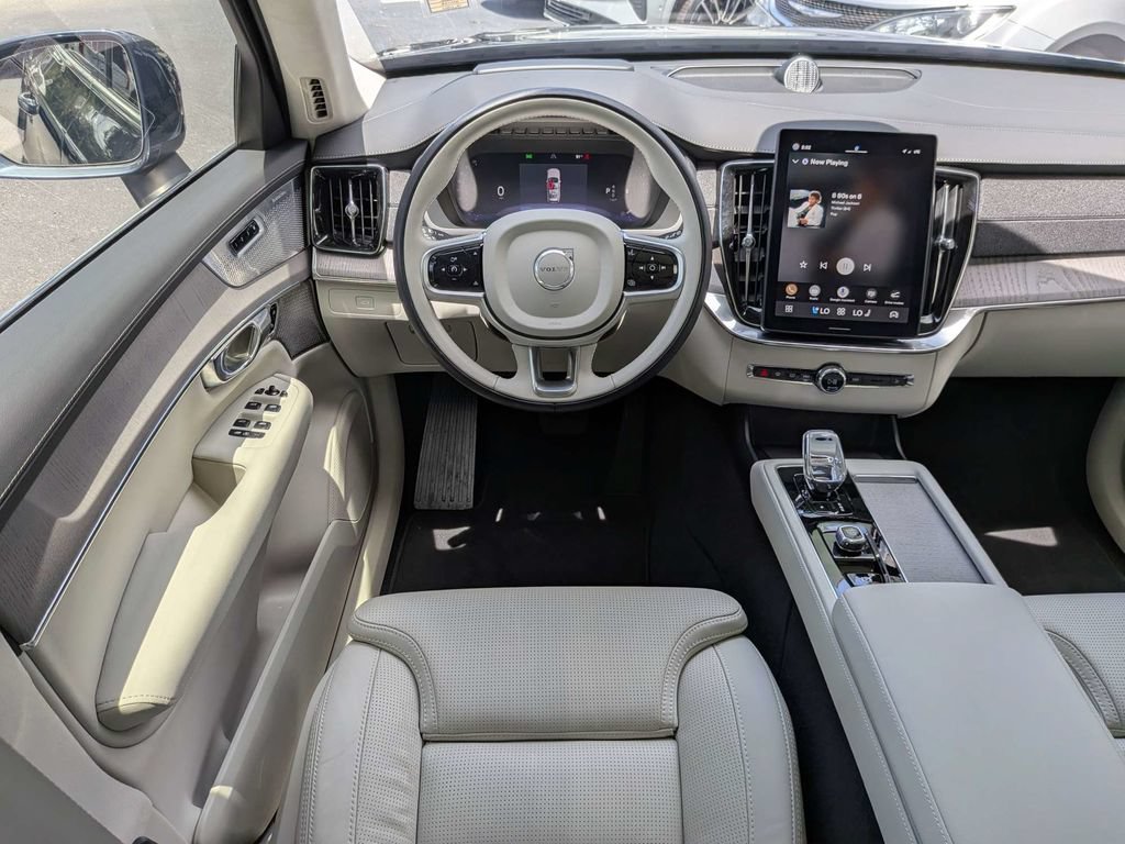Certified 2025 Volvo XC90 B6 Ultra AWD/4WD image 23