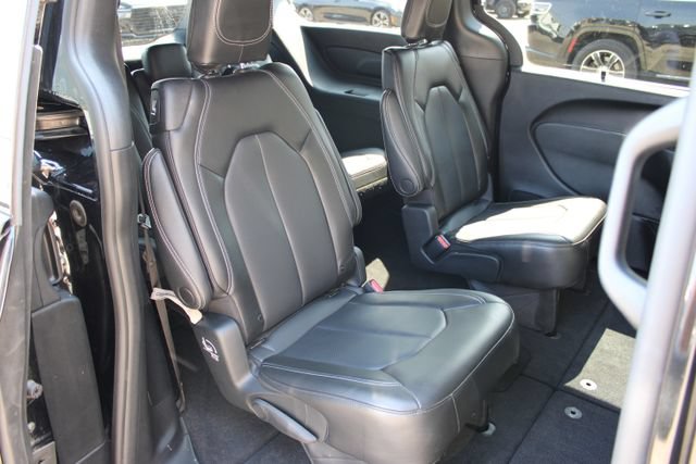 Used 2023 Chrysler Pacifica Touring-L w/ S Appearance Package AWD/4WD image 46