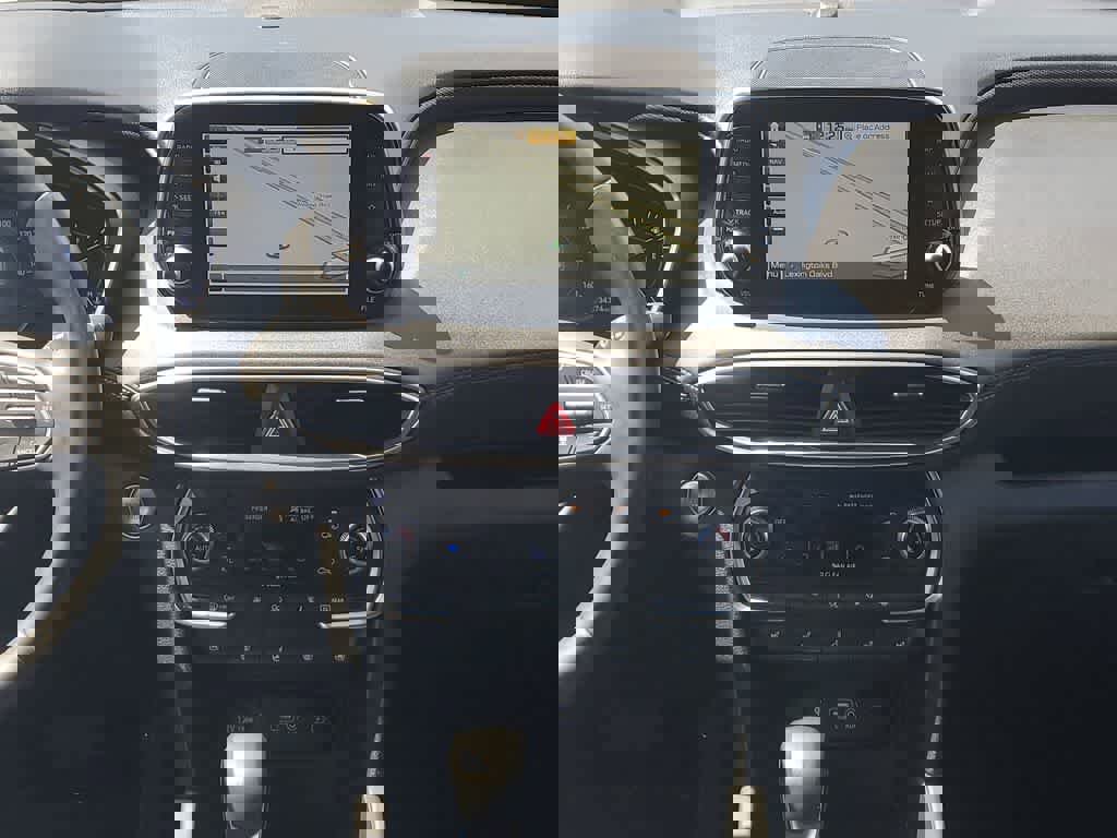 Used 2020 Hyundai Santa Fe Limited image 16