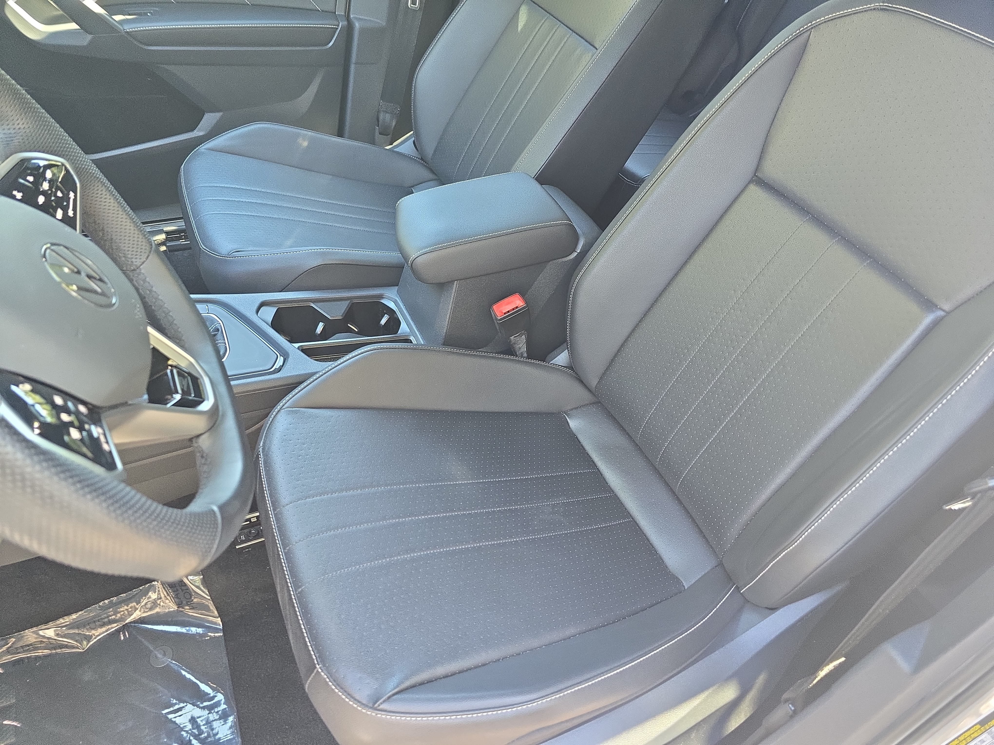 Certified 2022 Volkswagen Tiguan SE R-Line FWD image 16