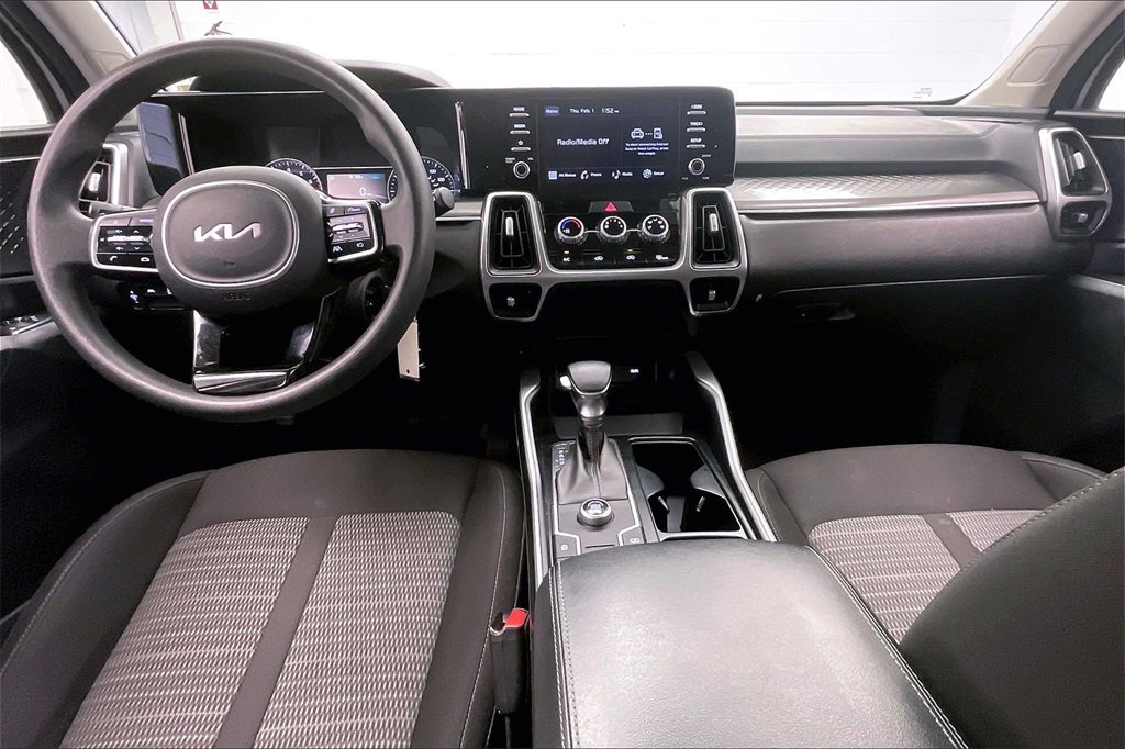 Used 2022 Kia Sorento LX image 14