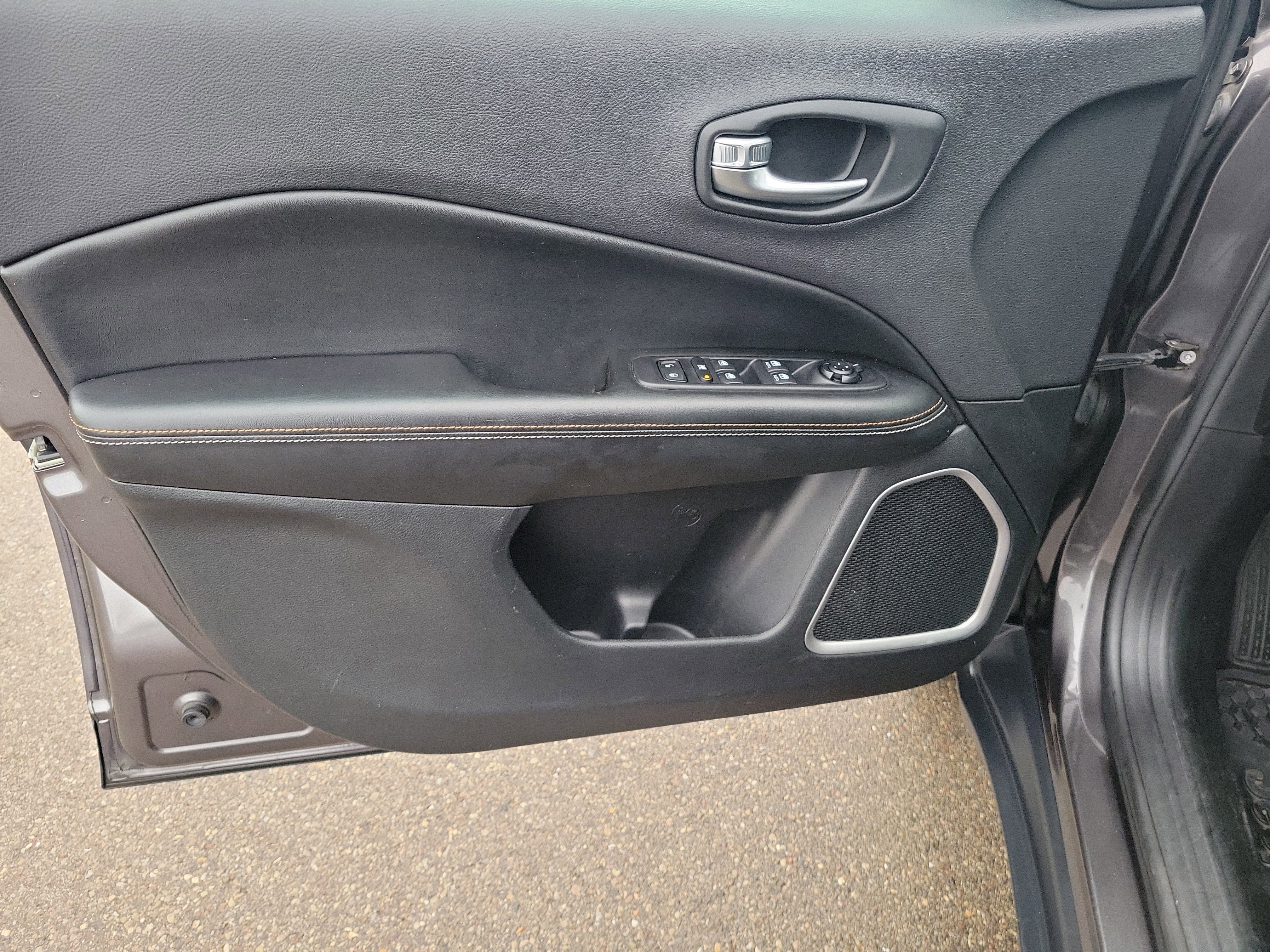 Used 2018 Jeep Compass Latitude w/ Popular Equipment Group AWD/4WD image 20