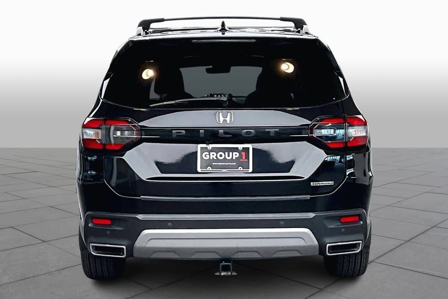 Used 2024 Honda Pilot Touring image 5