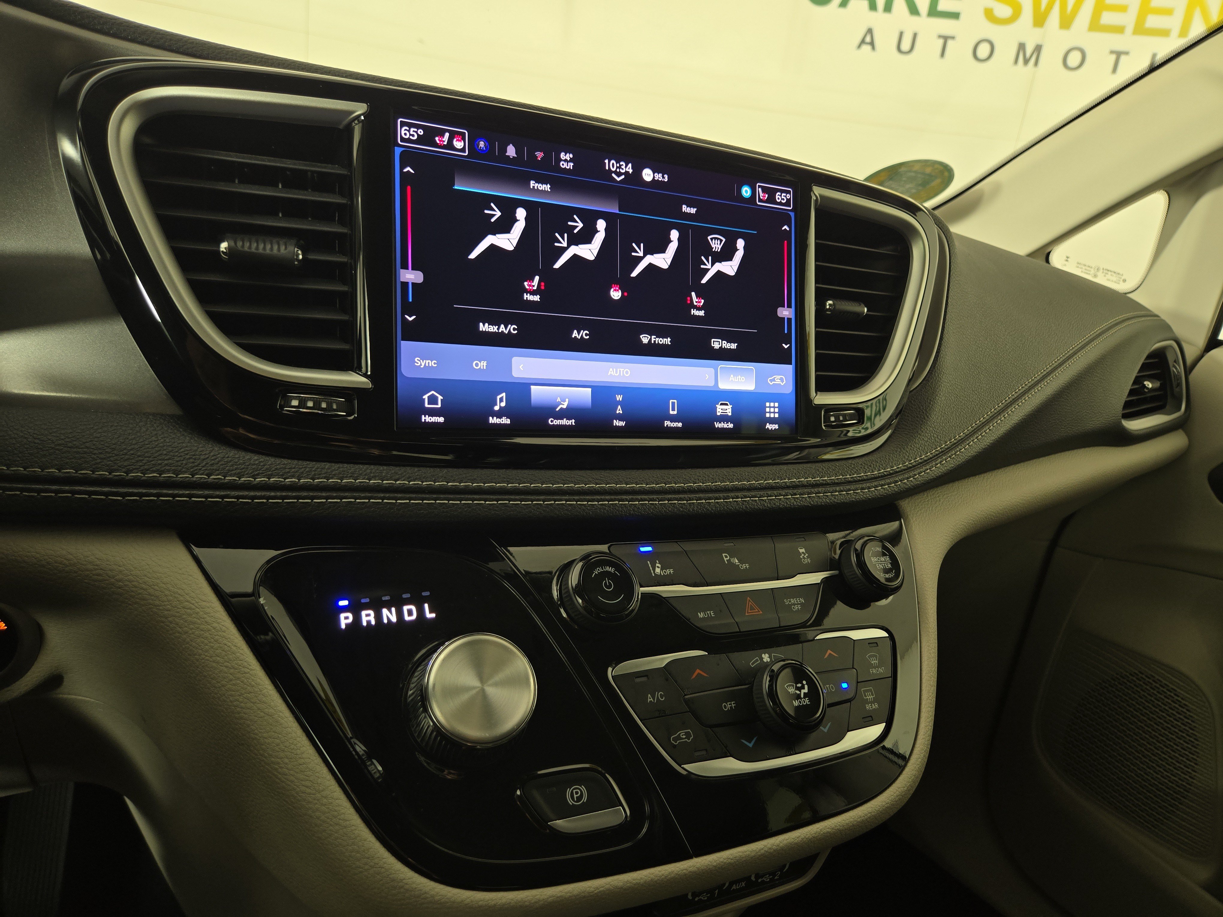 Used 2024 Chrysler Pacifica Limited FWD image 28
