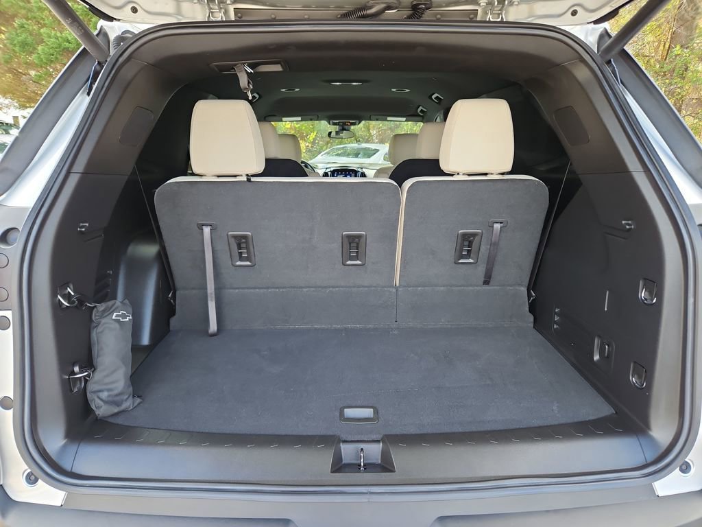 Used 2022 Chevrolet Traverse LT image 32