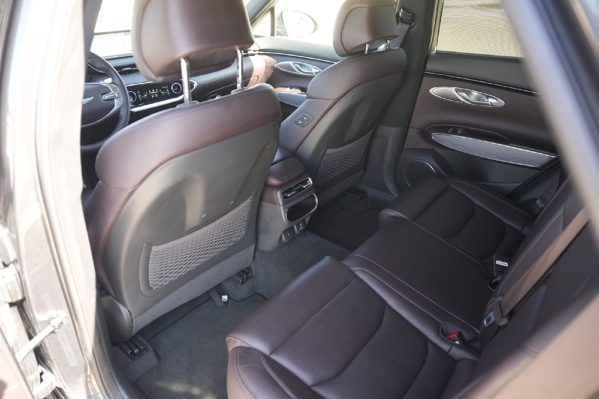 Used 2022 Genesis GV70 2.5T w/ Advanced Package image 27