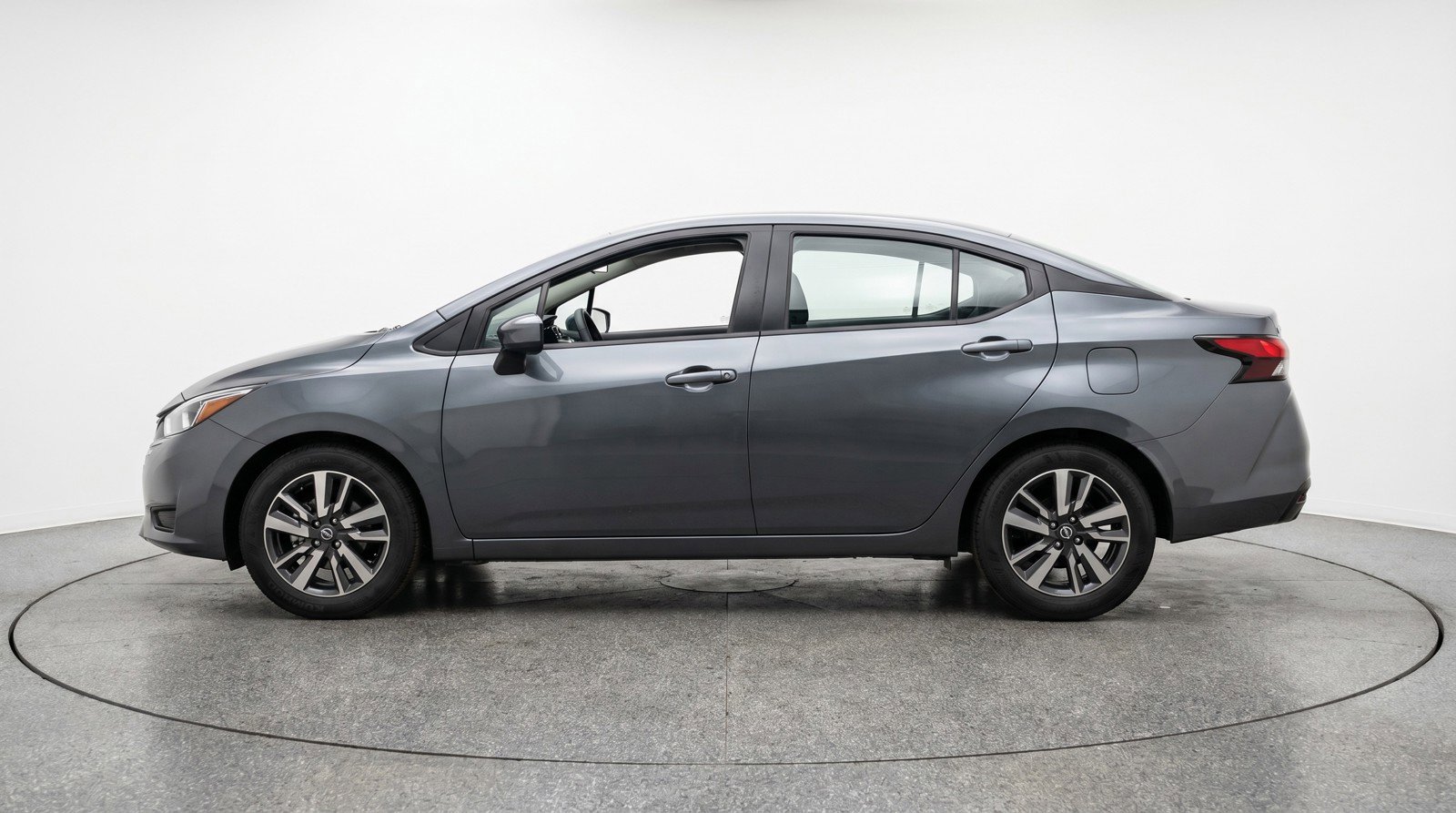 Used 2025 Nissan Versa SV FWD image 5