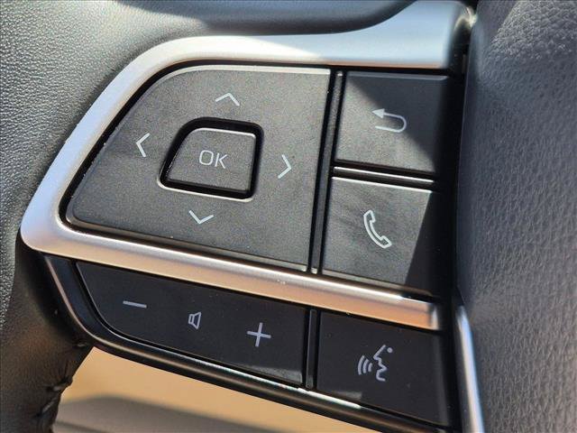 Used 2024 Toyota Highlander XLE FWD image 12