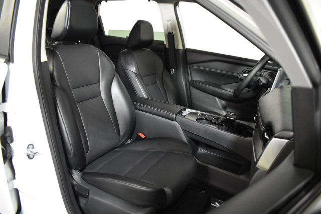Certified 2025 Nissan Rogue SV w/ SV Premium Package FWD image 33