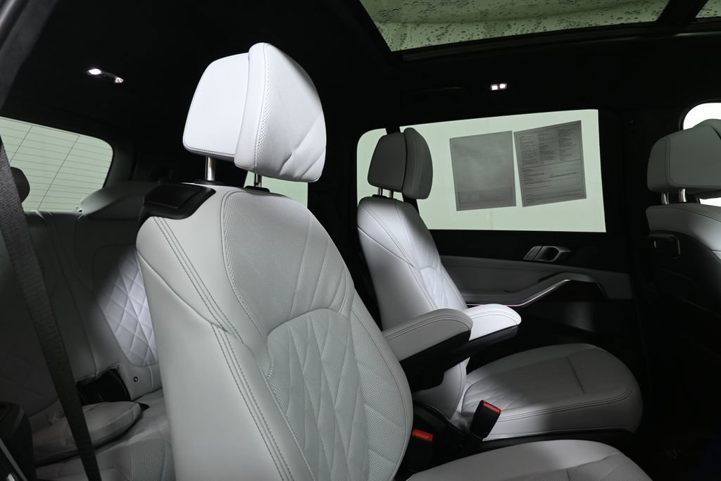Certified 2026 BMW X7 xDrive40i w/ M Sport Package image 28