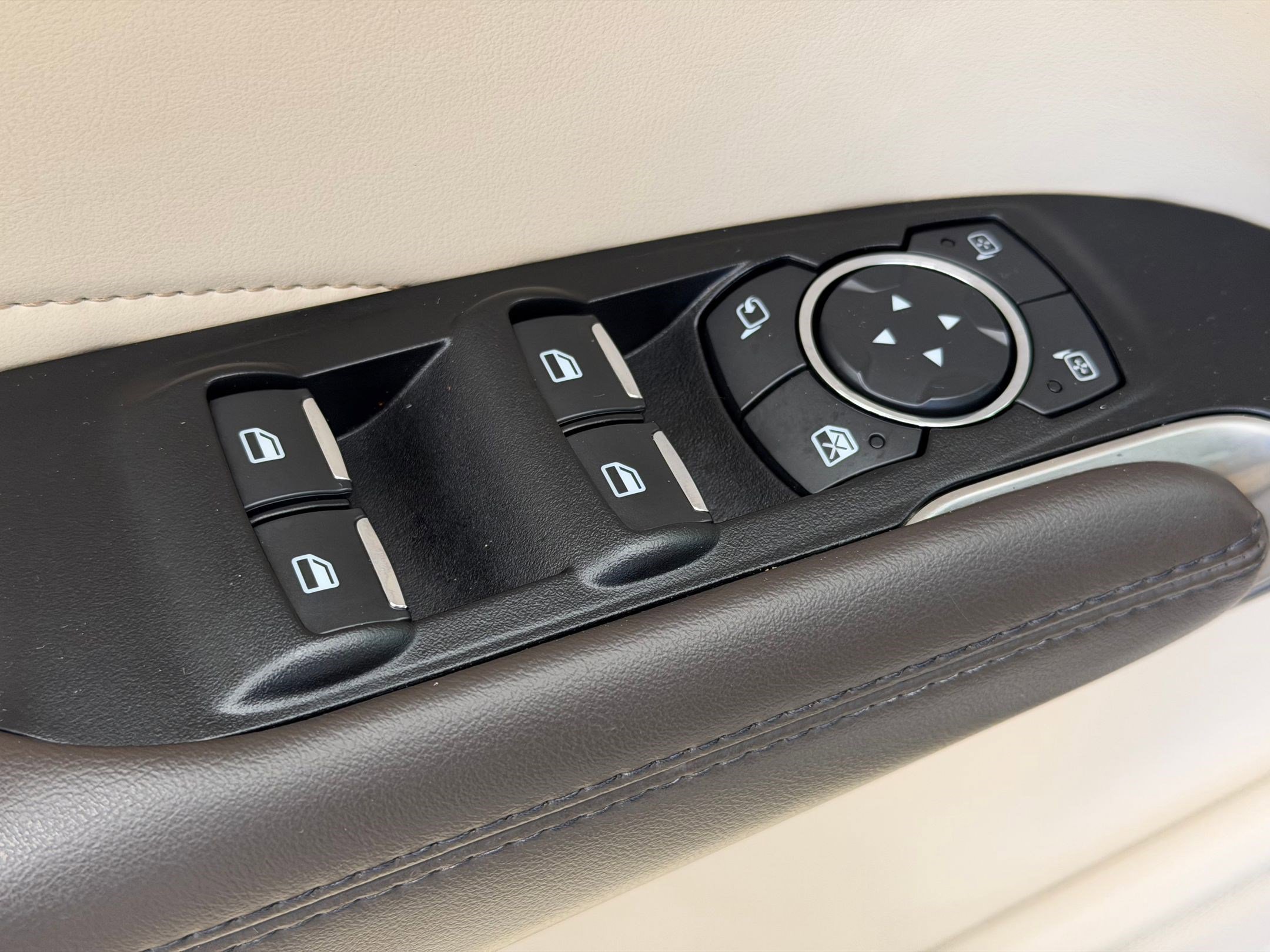 Used 2019 Lincoln MKC Select w/ Select Plus Package image 13