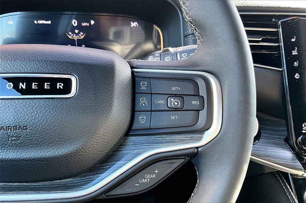 Used 2024 Jeep Wagoneer L Series II w/ Flexible Seating Group image 22