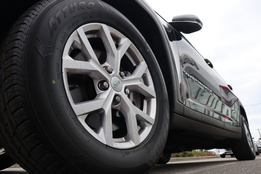 Used 2022 Jeep Grand Cherokee L Limited image 11