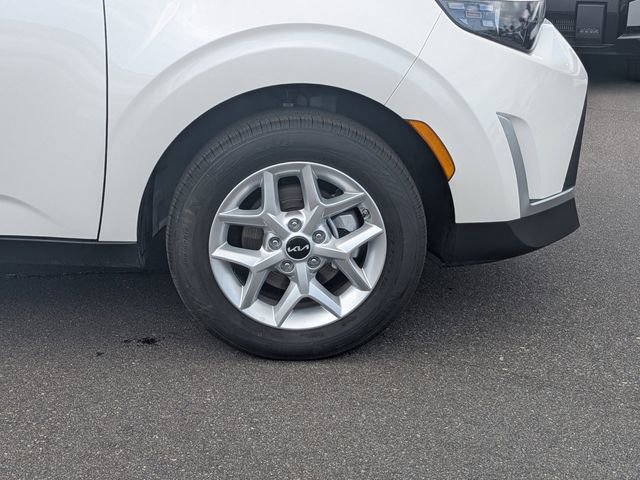 Used 2025 Kia Soul LX image 11