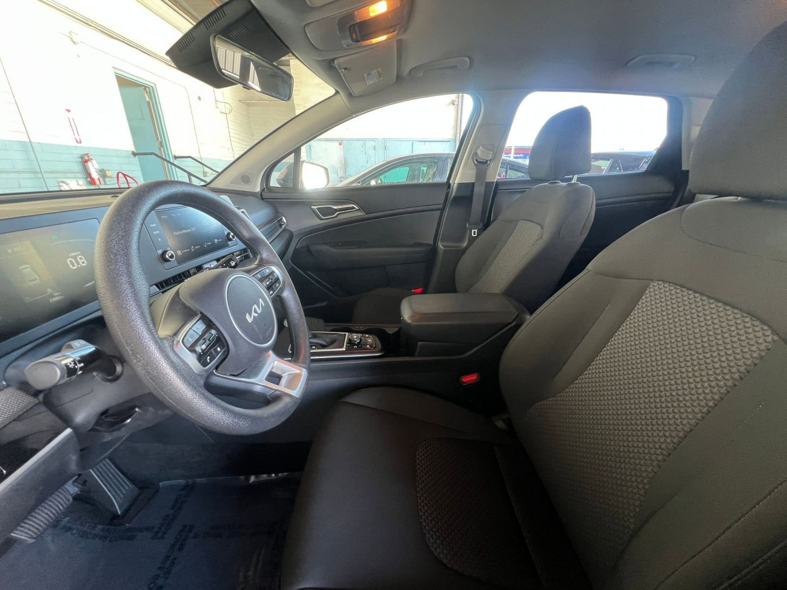Used 2025 Kia Sportage LX FWD image 27