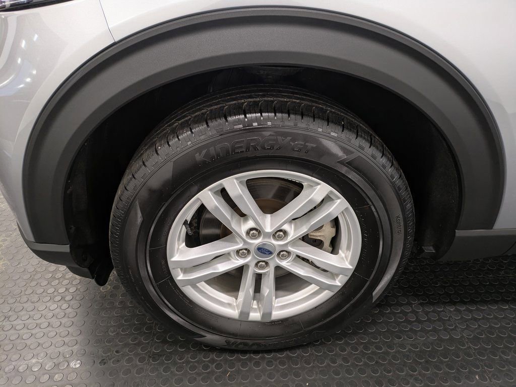 Used 2022 Ford Explorer XLT w/ Equipment Group 202A image 7